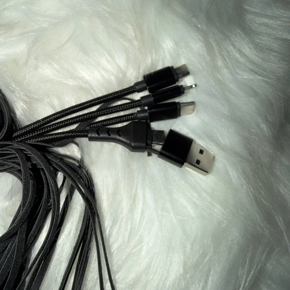 Bolsetta Universal Charging Tassels for Apple & Android - Black